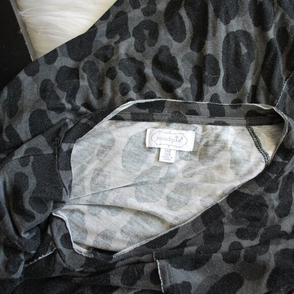 Mud Pie Animal Print Vneck Stretch Tee Black Gray OS - Picture 3 of 3
